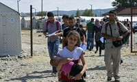 Komisi Eropa meningkatkan dana untuk mengatasi krisis migran