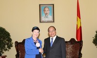 Deputi PM Vietnam, Nguyen Xuan Phuc menerima Sekretaris Negara Kementerian Badan Usaha, Pembaruan dan Kreasi Kerajaan Inggris