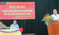 Deputi PM Vietnam, Nguyen Xuan Phuc melakukan kontak dengan para pemilih kabupaten Duy Xuyen, provinsi Quang Nam