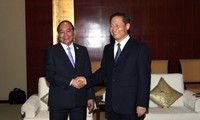 Deputi PM Vietnam, Nguyen Xuan Phuc menerima Sekretaris KP Zona Otonomi Zhuang provinsi Guangxi, Tiongkok