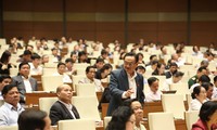 Para pemilih menyetujui rencana pengembangan sosial – ekonomi tahun 2016 yang diesahkan MN Vietnam
