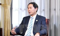 Deputi Menlu Vietnam, Bui Thanh Son menjawab interviu pers tentang Konferensi Tingkat Tinggi APEC ke-23