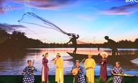 Acara pembukaan Pekan Kebudayaan-Pariwisata Daerah Dataran Rendah Sungai Mekong di kota Hanoi tahun 2015