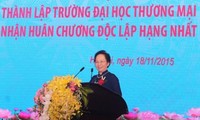Wakil Presiden Vietnam, Nguyen Thi Doan menghadiri acara peringatan berdirinya Sekolah Tinggi Perdagangan
