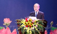 Rapat umum memperingati ultah ke-40 Hari Nasional RDR Laos (2/12)