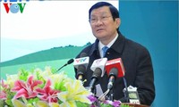 Presiden Vietnam, Truong Tan Sang menghadiri acara evaluasi Program sapi bibit untuk membantu para warga di daerah perbatasan
