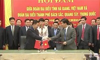 Memperkuat temu persahabatan antar-provinsi perbatasan Vietnam-Tiongkok
