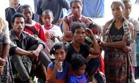 Kira-kira 1.200 penduduk Indonesia harus mengungsi karena letusan gunung api Egon