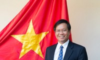  Vietnam menolak argumentasi-argumentasi yang kurang meyakinkan dari Tiongkok tentang kedaulatan di Laut Timur