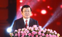Presiden Vietnam, Truong Tan Sang menghadiri program kesenian “Musim Semi kampung halaman 2016”
