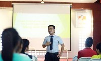 Saudara Nguyen Van Tiep dan kursus pengajaran bahasa Inggris yang gratis untuk kaum mahasiswa