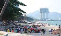 Daerah-daerah di Vietnam menyerap banyak kedatangan wisatawan sehubungan dengan Hari Raya 30/4 dan 1/5