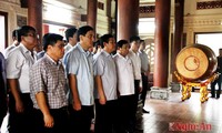Deputi PM Vuong Dinh Hue mengunjungi situs peninggalan sejarah Truong Bon, provinsi Nghe An