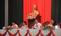 Menteri Perhubungan dan Transportasi Vietnam, Truong Quang Nghia melakukan kontak dengan para pemilih