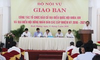 Konferensi briefing tentang pekerjaan penyelenggaraan pemilihan anggota MN dan anggota Dewan Rakyat di daerah Vietnam Selatan