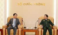 Menhan Vietnam, Ngo Xuan Lich menerima Dubes negara-negara di Vietnam
