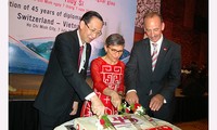 Memperingati ultah ke-45 penggalangan hubungan diplomatik Vietnam-Swiss