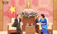 Ketua MN Nguyen Thi Kim Ngan menerima Dubeas Selandia Baru dan Dubes Filipina