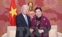 Wakil Ketua MN Tong Thi Phong menerima Direktur Organisasi Kesehatan Dunia Kawasan Daerah Pasifik- Barat