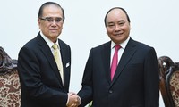 PM Nguyen Xuan Phuc menerima mantan Ketua Senat Malaysia, Tan Sri Dato Michael Chen Wing Sum