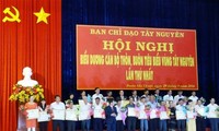 Badan Pengarahan Daerah Tay Nguyen memuji 200 pejabat dukuh yang  tipikal 