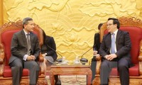 Kepala Departemen Hubungan Luar Negeri KS PKV Hoang Binh Quan menerima Menlu Singapura, Vivian Balakishanan