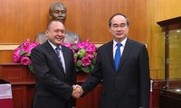 Ketua Pengurus Besar Front Tanah Air Vietnam, Nguyen Thien Nhan menerima Dubes Kazakhstan, Baketzhan Zhumakhnove
