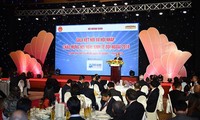 PM Vietnam, Nguyen Xuan Phuc bertemu dengan para peserta Konferensi Ekonomi Luar Negeri