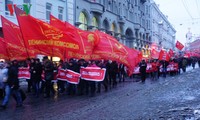 Pawai memperingati ultah ke-99 Revolusi Oktober Rusia