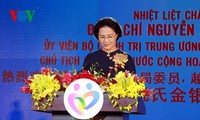 Ketua MN Nguyen Thi Kim Ngan dan Ketua Komite Tetap KRN Tiongkok, Zhang Dejiang menghadiri  temu pergaulan kaum muda Vietnam-Tiongkok