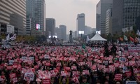 Pemerintah Republik Korea mengimbau kepada para demonstran supaya menghormati hukum
