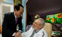 Presiden Tran Dai Quang melakukan kunjungan kehormatan kepada pemimpin Kuba, Fidel Castro
