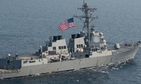 Kapal perang AS berlabuh di pelabuhan Filipina