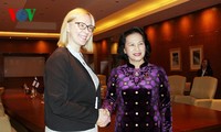 Ketua MN Vietnam, Ibu Nguyen Thi Kim Ngan menerima Ketua Parlemen Finlandia dan bertemu dengan Ketua Dewan Nasional  UEA