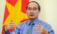 Ketua Pengurus Besar Front Tanah Air Vietnam mengucapkan selamat kepada umat Katolik pada Hari Natal