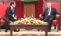 Sekjen KSPKV, Nguyen Phu Trong menerima Dubes Jepang, Umeda Kunio