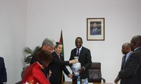 Kepala Departemen Ekonomi KS PKV, Nguyen Van Binh melakukan kunjungan kerja di Mozambik