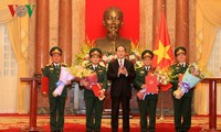 Presiden Vietnam, Tran Dai Quang menyampaikan Keputusan tentang pemberian pangkat Letnan Jenderal Tentara Rakyat Vietnam
