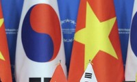 PM Nguyen Xuan Phuc dan Penjabat Presiden merangkap PM Republik Korea, Hwang Kyo Ahn bertukar kawat ucapan selamat