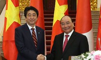 Media Jepang memberitakan secara menonjol tentang kunjungan Shinzo Abe di Vietnam