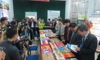 Pembukaan Pesta Koran Musim Semi 2017 di beberapa daerah di Vietnam