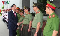 Presiden Tran Dai Quang melakukan temu kerja dengan angkatan bersenjata di kota Ho Chi Minh