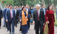 Sekjen KS PKV, Nguyen Phu Trong mengunjungi Komite Partai, pemerintahan dan rakyat kota Hanoi sehubungan dengan Hari Raya Tet
