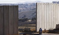Israel menyelesaikan 10 Km pagar di tepian Barat