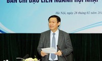 Deputi PM Vietnam, Vuong Dinh Hue memimpin sidang Badan Pengarahan antar-instansi melakukan integrasi internasional tentang ekonomi