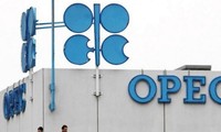 Negara-negara dalam dan luar OPEC menegaskan kembali komitmen untuk memangkas hasil produksi minyak