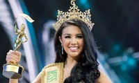 Mengawali babak final Kontes Ratu Kecantikan Perdamaian Dunia di Vietnam