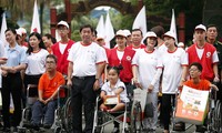 Lima ribu orang melakukan gerak jalan demi para korban oranye/dioxin dan kaum disabilitas miskin