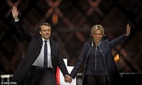  Posisi resmi untuk Istri Presiden Perancis, E.Macron