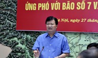  Deputi PM Pemerintah Vietnam, Trinh Dinh Dung memimpin konferensi penghadapan taufan nomor 7, banjir dan hujan pasca taufan